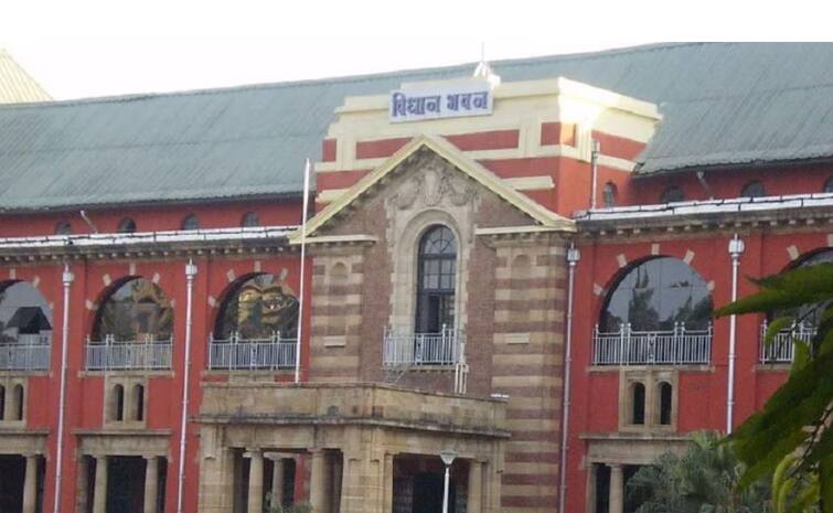 Maharashtra Assembly Session Nagpur Gallery passes are no longer being given in Nagpur convention  संसदेतील घटनेनंतर नागपूर अधिवेशनात गॅलरी पासेस देणं बंद, डॉ. निलम गोऱ्हेंची माहिती