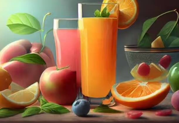 ਸਿਹਤ ਮਾਹਿਰਾਂ ਦਾ ਕਹਿਣਾ ਹੈ ਕਿ ਕਿਉਂਕਿ ਫਲਾਂ ਦੇ ਜੂਸ ਵਿੱਚ ਜ਼ਿਆਦਾ ਸ਼ੂਗਰ ਪਾਈ ਜਾਂਦੀ ਹੈ। ਇਸ ਲਈ ਜਦੋਂ ਵੀ ਇਸ ਦਾ ਜ਼ਿਆਦਾ ਸੇਵਨ ਕੀਤਾ ਜਾਂਦਾ ਹੈ ਤਾਂ ਚੀਨੀ ਦੀ ਮਾਤਰਾ ਵੱਧ ਸਕਦੀ ਹੈ। ਇਸ ਕਾਰਨ ਸ਼ੂਗਰ ਦੀ ਸਮੱਸਿਆ ਵਧਣ ਦਾ ਖਤਰਾ ਹੈ। ਬਹੁਤ ਜ਼ਿਆਦਾ ਫਲਾਂ ਦਾ ਜੂਸ ਪੀਣ ਨਾਲ ਵੀ ਦੰਦ ਸੜ ਸਕਦੇ ਹਨ। ਇਹ ਲੀਵਰ ਨੂੰ ਵੀ ਸਹੀ ਤਰ੍ਹਾਂ ਹਾਈਡਰੇਟ ਨਹੀਂ ਰੱਖਦਾ ਹੈ। ਇਹੀ ਕਾਰਨ ਹੈ ਕਿ ਇਹ ਪੇਟ ਦੇ ਰੋਗੀਆਂ ਲਈ ਬਹੁਤ ਹਾਨੀਕਾਰਕ ਹੈ।