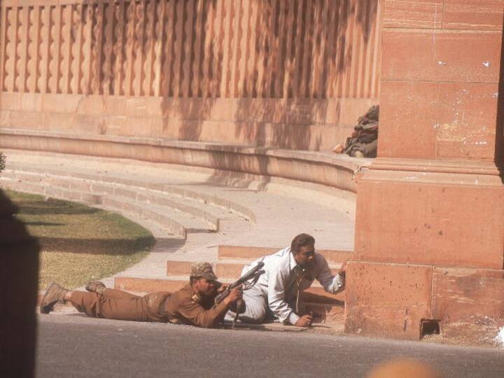Parliament security personnel photographed as they took position when it was under attack by a group of armed men who opened fire inside the complex on December 13, 2001. (Source: Getty)