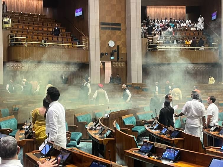 Lok Sabha Security Breach SP and Congress leaders clash on Parliament security UP Politics: संसद में सुरक्षा का सवाल, क्या भगत सिंह हो सकते हैं आरोपी? आपस में भिड़े सपा और कांग्रेस नेता