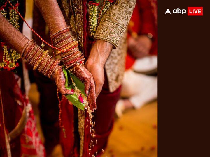 अगर आपको शादी-ब्याह, सगाई से जुड़े कोई काम करने हैं को खासमास के दौरान इन कामों को करने पर रोक लगाई गई है. शास्त्रों में खरमास पर शुभ कार्य नहीं किए जाते हैं. इसीलिए कामों को पहले या बाद में निपटा लें.