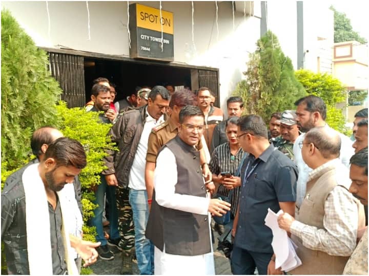 Durg newly elected bjp mla rikesh sen takes action against two hotels ann Durg: होटलों में अवैध गतिविधि की मिली शिकायत, BJP विधायक ने मौके पर पहुंचकर करवाया सील
