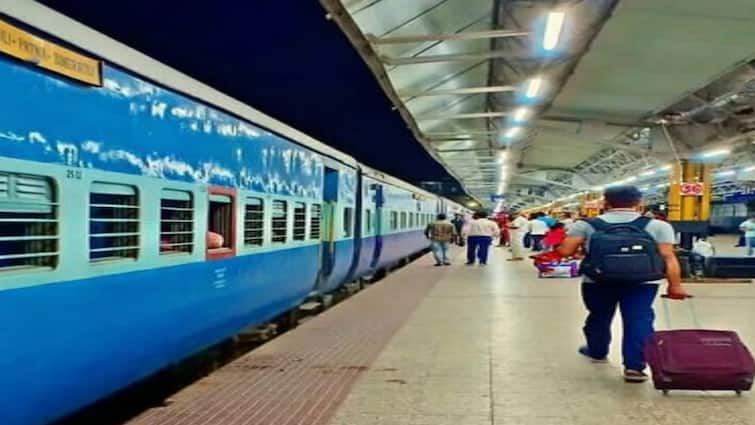 Mumbai-Ahmedabad travel time likely to get shorter from March Train: અમદાવાદથી બે કલાક વહેલા પહોંચી શકાશે મુંબઇ, 160 કિમી ઝડપે દોડશે ટ્રેન, જાણો ક્યારથી શરૂ થશે?