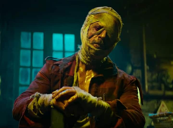 फिर अगस्त महीने में शाहरुख खान की दूसरी एक्शन फिल्म 'जवान' रिलीज हुई. इसने कमाई के मामले में 'पठान' का रिकॉर्ड भी तोड़ दिया था. इसमें किंग खान ने डबल रोल प्ले किया था.