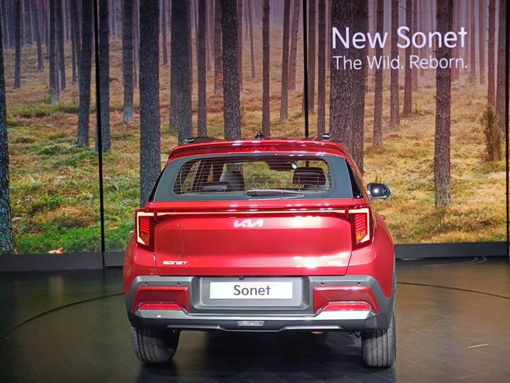 The rear styling also gets a similar look to the new Seltos with a full connected LED lighting bar and vertical tail-lamps. Kia has also introduced a new colour similar to the Seltos which is Pewter Olive. (Source: Somnath Chatterjee)