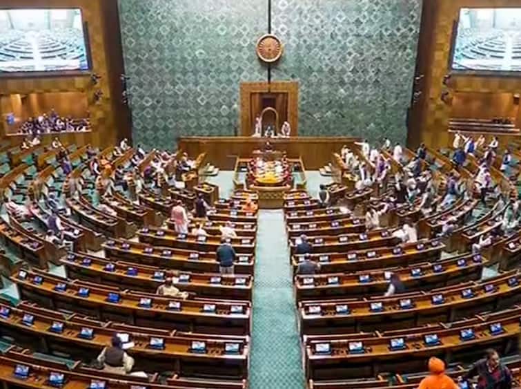 Parliament Winter Session 15 MPs suspended from both houses  15 સાંસદો પૂરા સત્ર માટે સસ્પેન્ડ, લોકસભા અને રાજ્યસભામાં ભારે હંગામો
