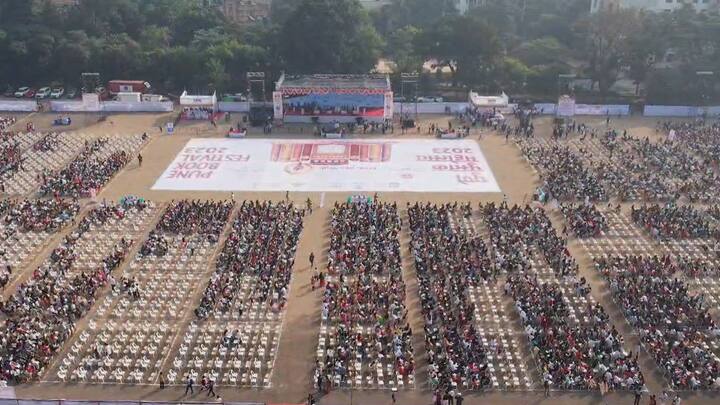 गोष्ट सांगण्याचा विश्वविक्रम भारताच्या नावावर नोंद झालाय.   पुण्यातील एस पी कॉलेजच्या मैदानावर तीन हजारांहून अधिक पालकांनी त्यांच्या पाल्यांना गोष्ट सांगण्याचा विश्वविक्रम पुण्यात घडलाय.