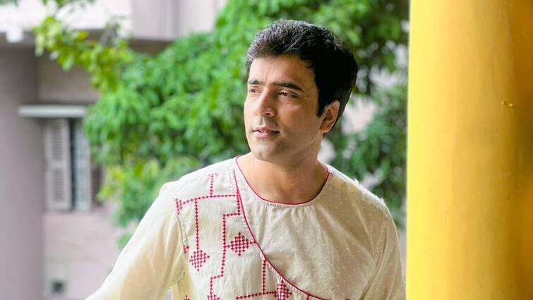Abir Chatterjee: First Song of Shri Swapankumarer Badami Hyenar Kobole released with Abir and Deboloy know in details Abir Chatterjee: শ্রুতির সঙ্গে প্রেম, পরাণের লেখনীতে ফের গোয়েন্দা চরিত্রে আবির