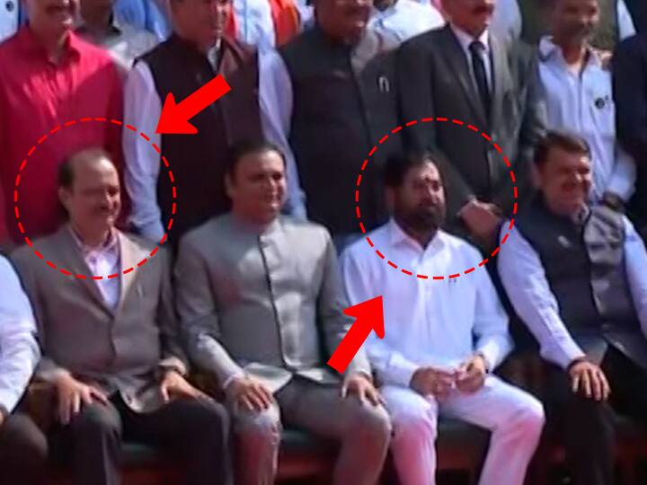 यावेळी विधानसभा अध्यक्ष राहुल नार्वेकर मध्यभागी तर त्यांच्या उजव्या बाजूला उपमुख्यमंत्री अजित पवार, डाव्या बाजूला मुख्यमंत्री एकनाथ शिंदे, उपमुख्यमंत्री देवेंद्र फडणवीस पाहायला मिळाले.