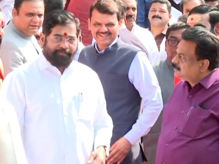 सत्ताधारी आणि विरोधकांनी एकमेकांचे हेवेदावे विसरुन, सर्व आमदार खेळीमेळीत पाहायला मिळाले.