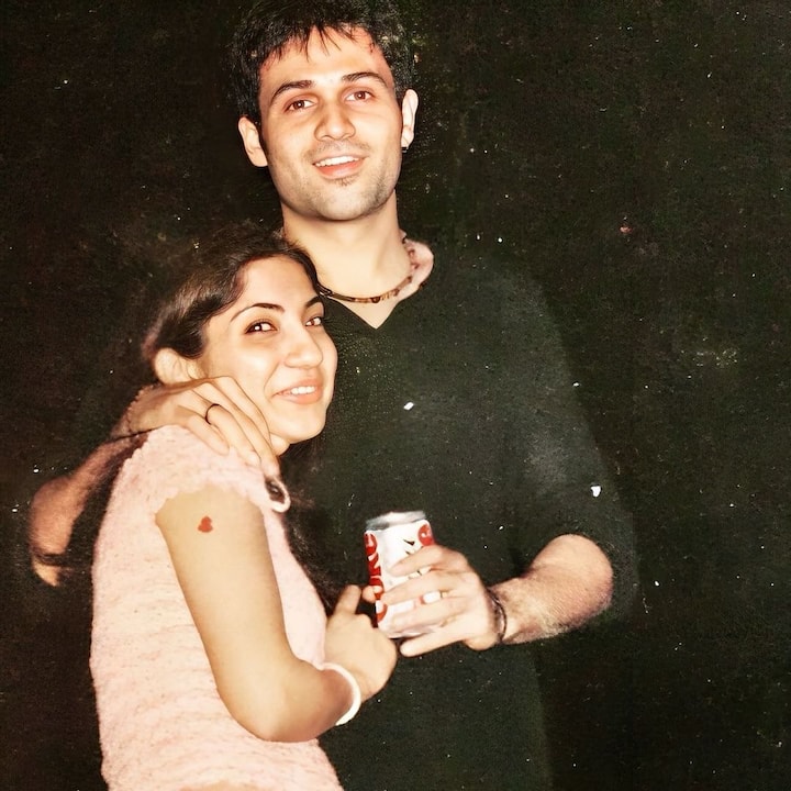 फिल्म ‘टाइगर 3’ में अपनी दमदार एक्टिंग से लोगों का दिल जीतने वाले इमरान हाशमी आज अपनी 17वीं वेडिंग एनिवर्सरी सेलिब्रेट कर रहे हैं.