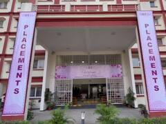 IIT BHU में प्लेसमेंट के लिए अब तक सिर्फ 924 छात्रों को मिला ऑफर, पैकेज में काफी कम