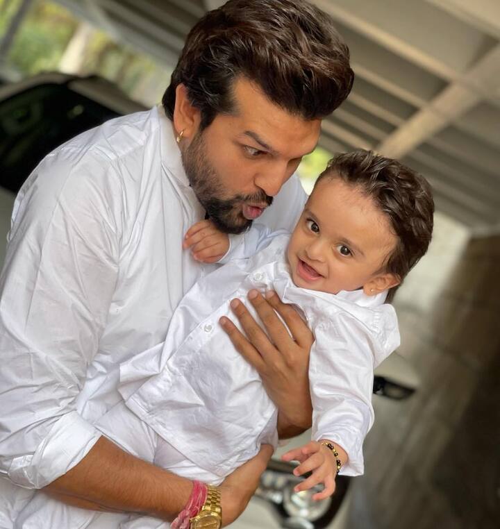 ਮੈਂ ਬਚਪਨ ਤੋਂ ਟ੍ਰੈਵਲ ਕਰਦਾ ਆ ਰਿਹਾ। ਇੱਕ ਟਾਈਮ ਤੇ ਇੱਦਾ ਡਿੱਗਿਆ ਜ਼ਹਾਜ਼ ਕੀ ਸਾਰੀਆਂ ਲਾਈਟਾਂ ਬੰਦ ਹੋ ਗਈਆਂ। ਉਸ ਟਾਈਮ ਇੱਦਾ ਲੱਗਾ ਕਿ ਹੋ ਗਿਆ ਕੰਮ ਬੱਸ। ਉਸ ਸਮੇਂ ਮੈਨੂੰ ਆਪਣਾ ਧਿਆਨ ਨਹੀਂ ਆਇਆ, ਉਸ ਦੌਰਾਨ ਇਹੀ ਵਿਚਾਰ ਮੇਰੇ ਮਨ ਵਿੱਚ ਆਇਆ ਕਿ ਮੇਰੀ ਪਤਨੀ, ਮੇਰੇ ਮੰਮੀ, ਡੈਡੀ ਅਤੇ ਮੇਰਾ ਰਿਦਾਨ, ਸਭ ਤੋਂ ਜ਼ਿਆਦਾ ਰਿਦਾਨ ਦਾ ਆਇਆ ਮੈਨੂੰ ਕਿ ਯਾਰ ਮੈਂ ਇੰਨਾ ਕੀ ਹੀ ਇੰਜੌਏ ਕਰਨਾ ਸੀ ਉਨ੍ਹਾਂ ਨਾਲ...ਉਸ ਸਮੇਂ ਮੈਂ ਕਿਹਾ ਰੱਬਾ ਬਚਾ ਲਾ...ਹਾਲੇ ਤੱਕ ਤਾਂ ਮੈਂ ਕੁਝ ਵੀ ਨਹੀਂ ਕੀਤਾ। ਤੁਸੀ ਵੀ ਵੇਖੋ