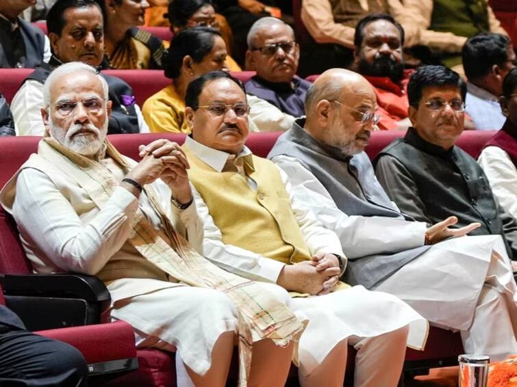 Lok Sabha Security Breach PM holds review meet amid uproar in Parliament over security breach Lok Sabha Security Breach: పార్లమెంట్ భద్రతా అధికారులతో ప్రధాని మోదీ భేటీ,లోక్‌సభ ఘటనపై చర్చ