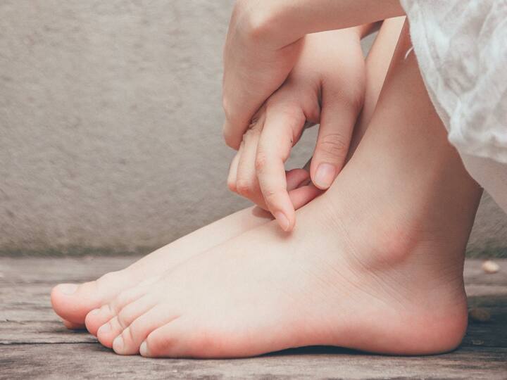 Care For Cracked Heels : मुलायम पाय आवडतात मात्र याकडे दुर्लक्ष केले जाते ,मात्र पायाची काळजी घेणे ही आवश्यक असते.