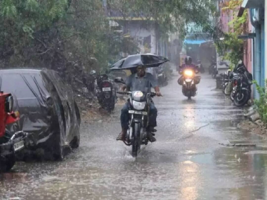 TN Rain Alert: 16 மற்றும் 17-ஆம் தேதி கனமழை எச்சரிக்கை.. சென்னைக்கு எப்படி? எந்தெந்த மாவட்டங்களில் மழை இருக்கும்? easterly winds, heavy rain may occur in few districts in Tamil Nadu on december 2023 16th and 17th, said the Meteorological Department. TN Rain Alert: 16 மற்றும் 17-ஆம் தேதி கனமழை எச்சரிக்கை.. சென்னைக்கு எப்படி? எந்தெந்த மாவட்டங்களில் மழை இருக்கும்?