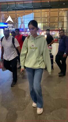 Ananya Panday | Bollywood Updates | જુઓ એરપોર્ટ પર અનન્યા પાંડે કંઈક આવી રીતે થઈ સ્પોટ