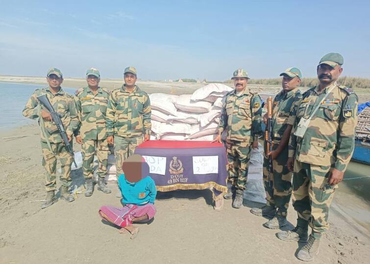 Security forces on the border between India and Bangladesh 120 quintals of sugar seized भारत-बांगलादेशच्या सीमेवर पकडलेली साखर कोणाची? जवानांनी जप्त केली 120 क्विंटल साखर