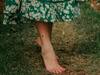 Walking Barefoot : गवतावर अनवाणी पायाने चालणे आरोग्यासाठी फायदेशीर!