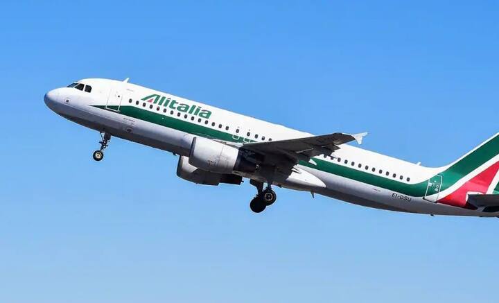 এই লোভনীয় অফার হাতছাড়া করতে চাননি কেউ। প্রায় ২০০০ মানুষ ৩৯ ডলার দিয়ে টিকিট কাটেন। বাধ্যতামূলক ভাবে তাঁদের পরিষেবা দিতে হয় বিমান সংস্থাকে। পরে উঠেই যায় সংস্থাটি। এত বড় ভুল কোনও বিমান সংস্থা করেনি আজ পর্যন্ত।