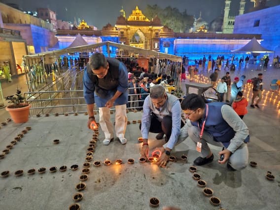 काशी विश्वनाथ धाम कॉरिडोर के 2 साल पूरे, श्रद्धालुओं में दिखा उत्साह, तस्वीरों में दिखी भव्य सजावट