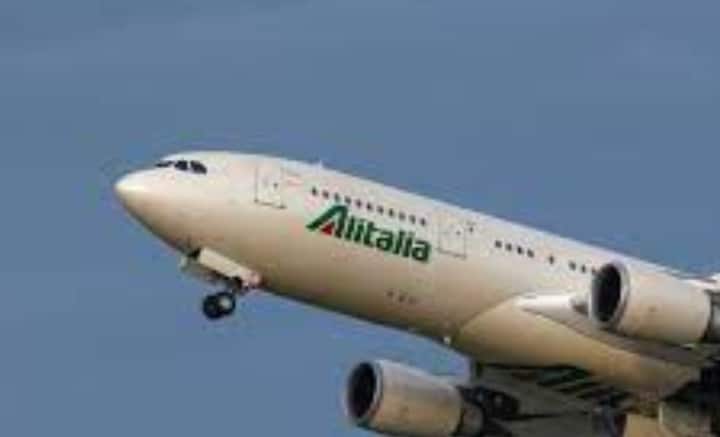 ২০০৬ সালে ইতালির আলাতালিয়া বিমান সংস্থার ৭৭ লক্ষ ডলার লোকসান হয়। ছোট্ট ভুলের দরুণ এই ক্ষয়ক্ষতি সহ্য করতে হয় তাদের। ২০০৬ সালে টরন্টোথেকে সাইপ্রাস যাওয়ার বিমানের বিজনেস ক্লাস টিকিটের দাম ভুল করে ৩৯০০ ডলারের পরিবর্তে শুধুমাত্র ৩৯ ডলার ছাপা হয়ে যায়।