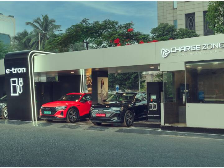 Audi : ऑडी या जर्मन लक्‍झरी कार उत्‍पादक कंपनीने आज बीकेसी मुंबई येथे भारतातील पहिल्‍या अल्‍ट्रा-फास्‍ट चार्जिंग स्‍टेशनचे उद्घाटन केले.