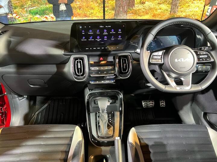 Inside, the button clutter on the centre console has been changed with a new layout while the 10.25-inch screen size remains the same.There are some big new feature additions like a powered drivers seat (4 way adjust), Level 1 ADAS features plus the Sonet also gets ventilated seats, front parking sensors, air purifier, sunroof, connected car tech and more. (Source: Somnath Chatterjee)