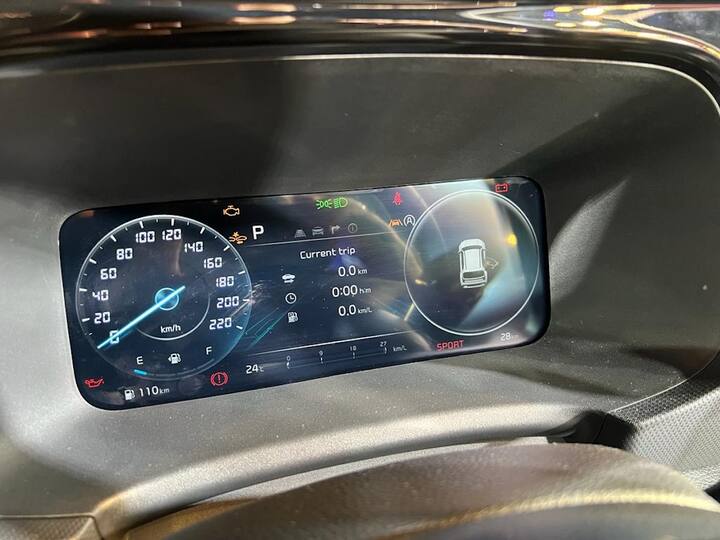 A big change is the new digital instrument cluster which is better looking than the old one while the configurable layout also is similar to the new Seltos. The Level 1 ADAS features include lane keep assist, forward collision warning and avoidance assist and more. Along with the Venue, the Sonet is the only to have ADAS features. (Source: Somnath Chatterjee)