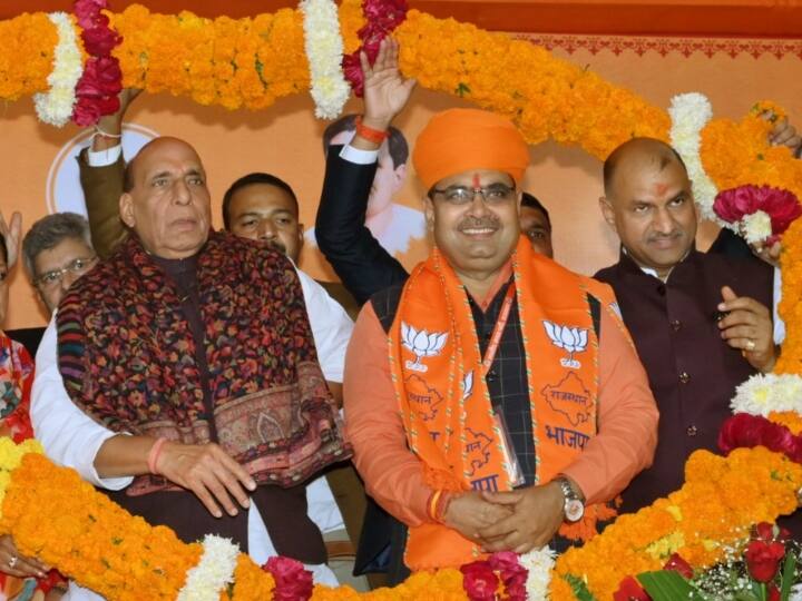 राजस्थान के भरतपुर निवासी भजनलाल शर्मा ने पहली बार विधानसभा का चुनाव लड़ा. उन्होंने सांगानेर विधानसभा सीट से कांग्रेस उम्मीदवार पुष्पेंद्र भारद्वाज को 48,081 वोटों से हराया.