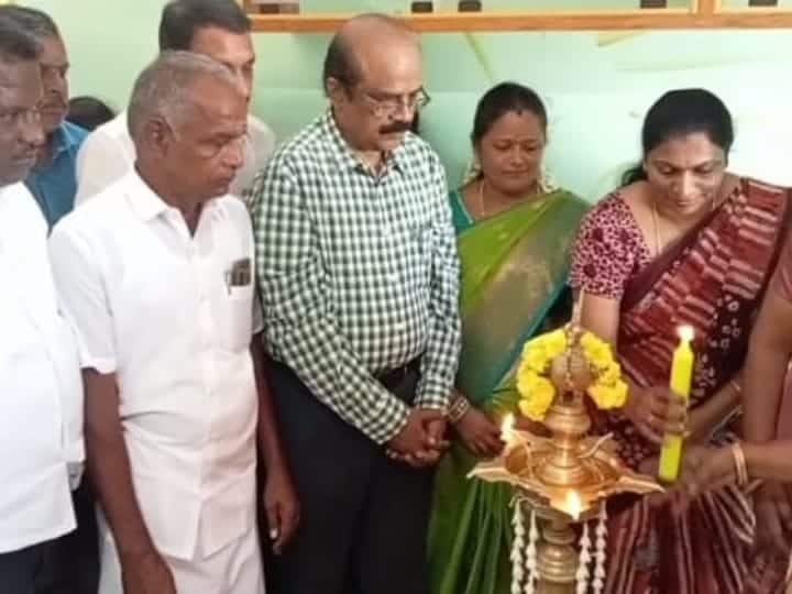 Karur news Opening of new Panchayat office in Manavadi TNN மணவாடியில் புதிய ஊராட்சி அலுவலகம் திறப்பு; நிகழ்ச்சியில் சென்னை மக்களுக்கு நிவாரணம் வழங்கிய மாணவர்