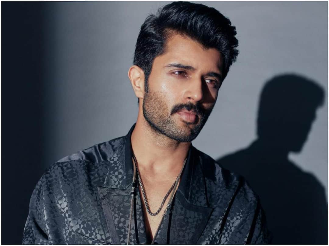 an youtuber who released a video degrading vijay devarakonda gets arrested Vijay Devarakonda: విజయ్ దేవరకొండ పై అసభ్యకర వార్తలు ప్రసారం - వ్యక్తి అరెస్ట్