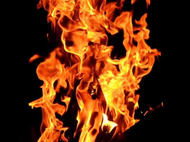 Patna News: पटना में कार के अंदर खेल रहे थे दो मासूम, आग लगने से जिंदा जले भाई-बहन, दोनों की मौत Patna Bihar Two Children Burnt Alive and Dead While Playing Inside The Car ANN Patna News: पटना में कार के अंदर खेल रहे थे दो मासूम, आग लगने से जिंदा जले भाई-बहन, दोनों की मौत