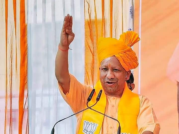 Cm yogi adityanath visit varanasi on today for pm narendra modi varanasi visit ann CM Yogi Varanasi Visit: वाराणसी दौरे पर सीएम योगी, पीएम मोदी के दौरे की तैयारियों की करेंगे समीक्षा