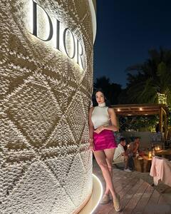 Sonal Chauhan : સોનલ ચૌહાણે ઈન્સ્ટાગ્રામ પર શેર કરી શાનદાર તસવીરો, જુઓ ગ્લેમરસ અંદાજ