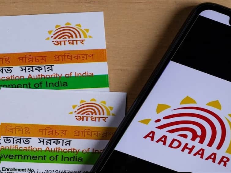 Aadhaar Card Update IT ministry warns Rs-50-thousands-fine-for-collecting-excess-fees-for-aadhaar-services Aadhaar News: ఆధార్‌ విషయంలో కేంద్రం సీరియస్‌, రూ.50 వేలు ఫైన్‌ కట్టిస్తామని వార్నింగ్‌