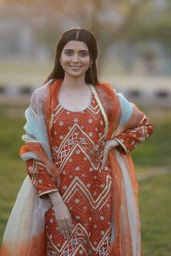 Nimrat Khaira: ਨਿਮਰਤ ਖਹਿਰਾ ਨੇ ਇੰਸਟਾਗ੍ਰਾਮ 'ਤੇ ਸਾਰਿਆਂ ਨੂੰ ਕੀਤਾ ਅਨਫਾਲੋ, ਕੀ ਸਰਗੁਣ ਮਹਿਤਾ ਨਾਲ ਟੁੱਟ ਗਈ ਹੈ ਦੋਸਤੀ?