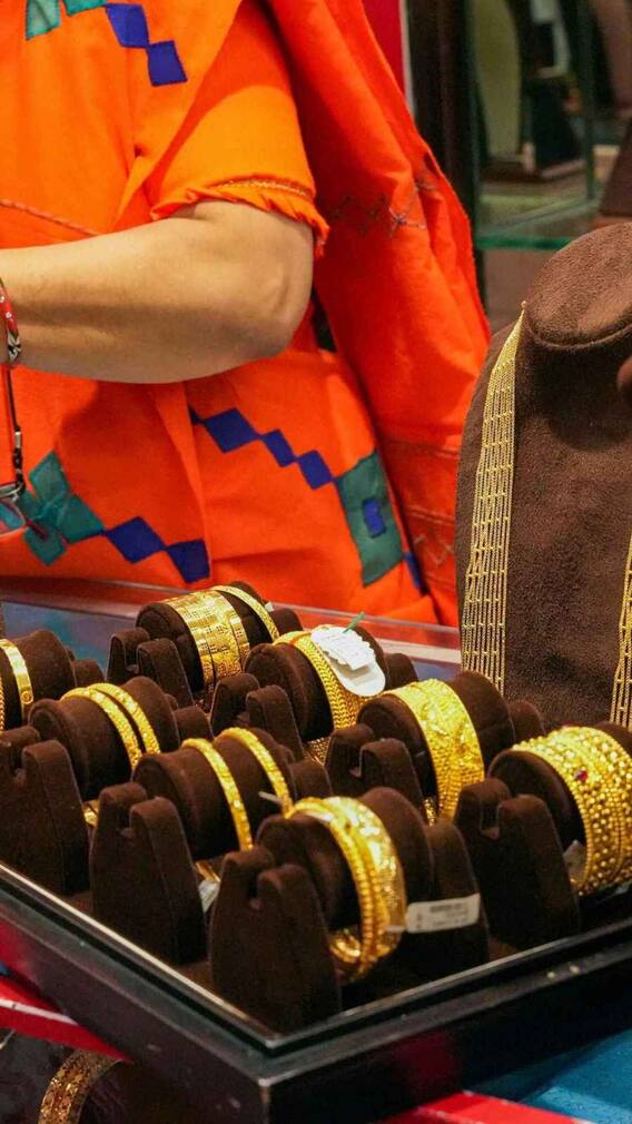 ফের মহার্ঘ সোনা, দাম বাড়ল রুপোরও