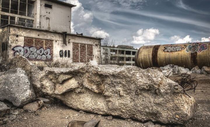১৯৮৬ সালে চেরনোবিল পারমাণবিক বিপর্যয় ঘটে। গোড়ার দিকে গোটা বিষয়টি চেপে যাওয়ার চেষ্টা করেছিল রাশিয়া। কিন্তু অল্প সময়ের মধ্যেই জার্মানিতে প্রভাব টের পাওয়া যায়। বিষয়টি চাপা থাকেনি শেষ পর্যন্ত।