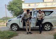 Dahod: હાથમાં બાળકને તેડીને અચાનક આંગણવાડીએ પહોંચ્યા આ IAS, કારણ જાણીને તમે પણ કરશો સલામ