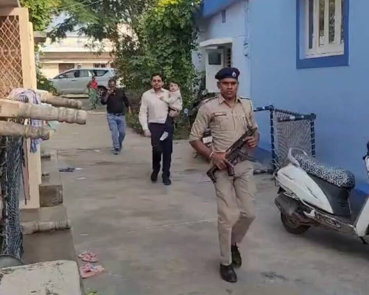 તો દરેક નાગરિકે સરકારી આંગણવાડી કે સરકારી શાળાનો લાભ લેવો જોઈએ. એકબીજાની દેખાદેખીમાં ખાનગી શાળાઓ તરફ દોટ મુક્તા વાલીઓને ડીડીઓ ઉત્સવ ગૌતમે એક ઉમદા ઉદાહરણ પૂરું પાડી લોકોને સરકારી લાભ લેવા માટે પણ આપી કરી હતી.