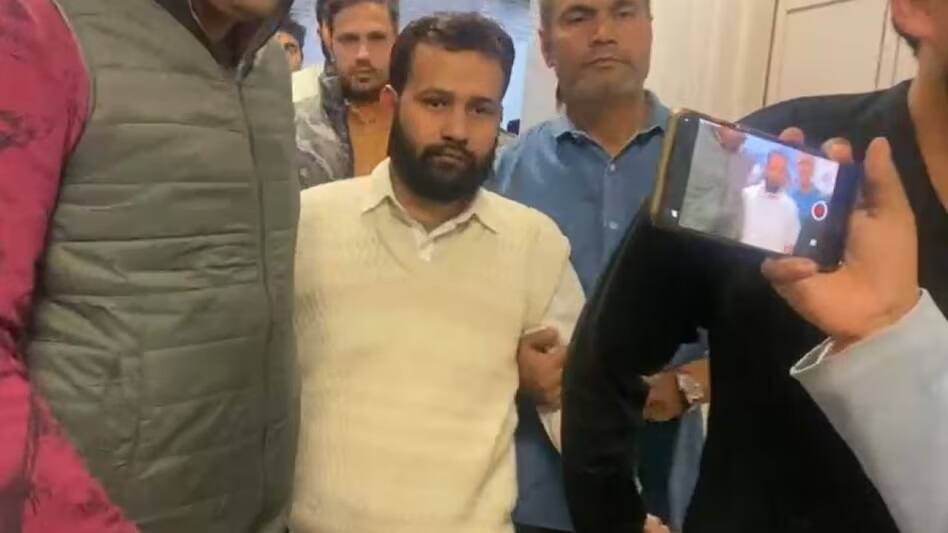 Lok Sabha Security Breach: સંસદમાં ઘુસણખોરી કરનાર માસ્ટર માઇન્ડ લલિત ઝાના 7 દિવસના રિમાન્ડ મંજૂર Lok Sabha Security Breach lalit jha sent to police custody in parliament security breach case Lok Sabha Security Breach: સંસદમાં ઘુસણખોરી કરનાર માસ્ટર માઇન્ડ લલિત ઝાના 7 દિવસના રિમાન્ડ મંજૂર