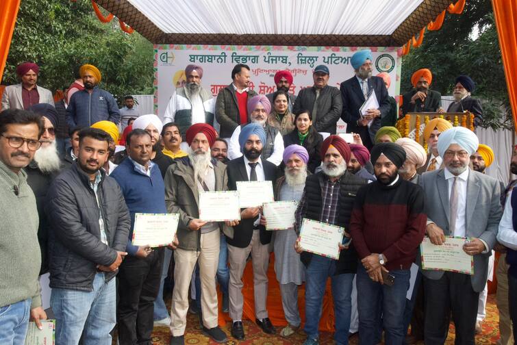 Flower fruit and vegetable growers and 39 progressive farmers who do not burn stubble are honored Patiala News: ਫੁੱਲਾਂ, ਫ਼ਲਾਂ ਤੇ ਸਬਜ਼ੀਆਂ ਦੇ ਕਾਸ਼ਤਕਾਰਾਂ ਤੇ ਪਰਾਲੀ ਨਾ ਸਾੜਨ ਵਾਲੇ 39 ਅਗਾਂਹਵਧੂ ਕਿਸਾਨਾਂ ਦਾ ਸਨਮਾਨ