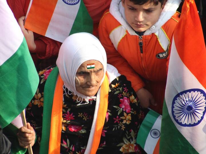 दुनिया की सबसे तेजी से बढ़ने वाली अर्थव्यवस्था होने के बाद भी भारत लिस्ट में काफी नीचे है. भारत का स्थान 126 वां है.