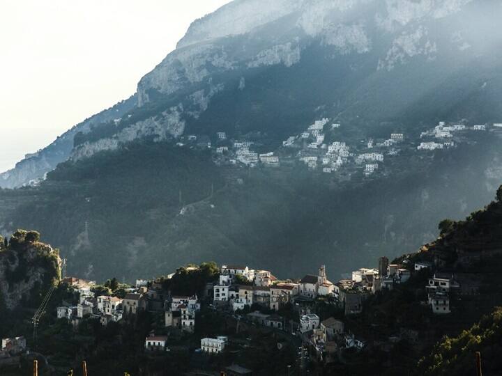 इसके बाद सभी सैलानियों को धर्मशाला में की जगहों पर घूमने का मौका मिलेगा. धर्मशाला से कटरा जाने के लिए आपको बस की सुविधा मिलेगी.