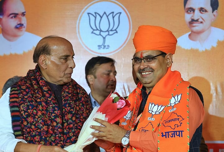 भजनलाल शर्मा ने अपने एफिडेविट में बताया कि उनके पास 3 तोला सोना है. इसकी कीमत 1,80,000 रुपये है. इसके अलावा, उन्होंने एलआईसी और एचडीएफसी लाइफ की इंश्योरेंस से 2,28,817 रुपये की स्कीम ली हैं.