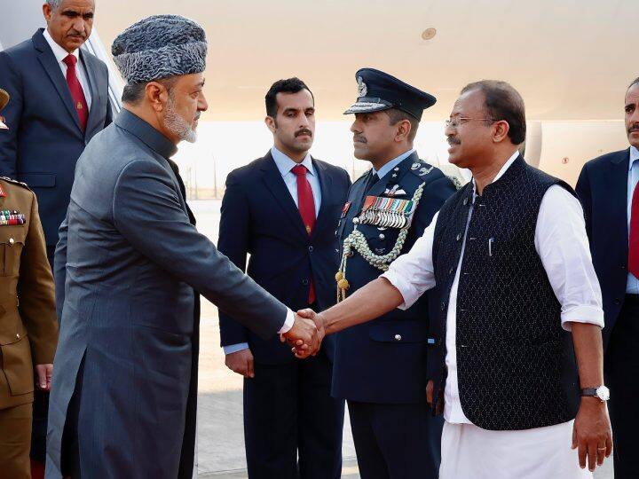Oman sultan Haitham bin Tariq visit India V Muraleedharan welcome तीन दिवसीय दौरे पर दिल्ली पहुंचे ओमान के सुल्तान हैथम बिन तारिक, क्या है उनका कार्यक्रम?