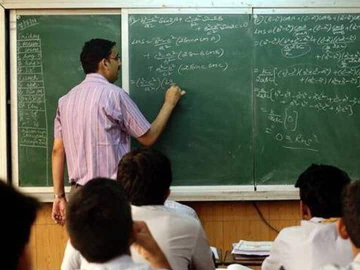 How will Gujarat learn? 1606 primary schools in the state have only one teacher કેવી રીતે ભણશે ગુજરાત? રાજ્યની ૧૬૦૬ પ્રાથમિક શાળાઓમાં એક જ શિક્ષક છે; ખુદ શિક્ષણ મંત્રીએ આપી જાણકારી