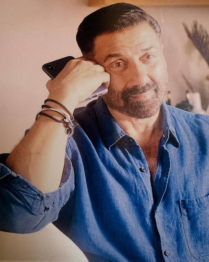 दरअसल पिछले कई दिनों से सोशल मीडिया पर सनी देओल का एक वीडियो खूब सुर्खियां बटोर रहा है. जिसमें एक्टर नशे की हालत में मुंबई की सड़कों पर घूमते हुए नजर आए थे. इस वीडियो को लेकर एक्टर को काफ ट्रोल भी किया गया था. लेकिन अब वीडियो को लेकर सनी देओल ने चुप्पी तोड़ते हुए बड़ा बयान दिया है.