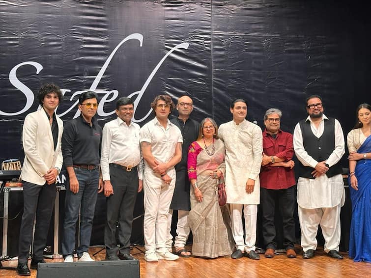 Sonu Nigam, Vishal Bhardwaj, Rekha Bhardwaj Launch The Music Of 'Safed' Sonu Nigam, Vishal Bhardwaj, Rekha Bhardwaj Launch The Music Of 'Safed'